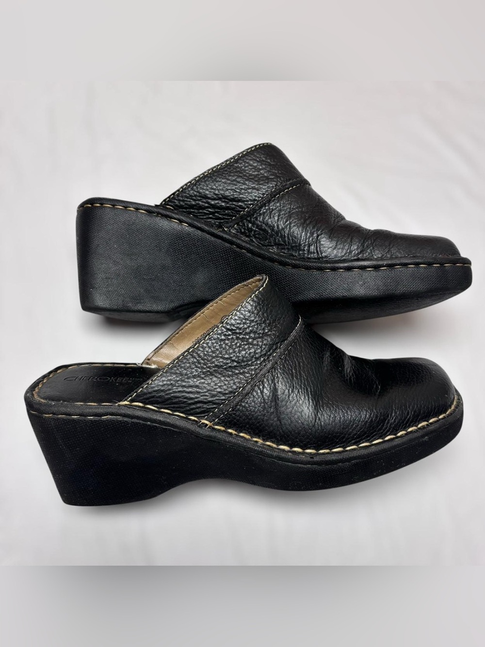 Vintage Cherokee Black Leather Slip-On Clogs for Women
